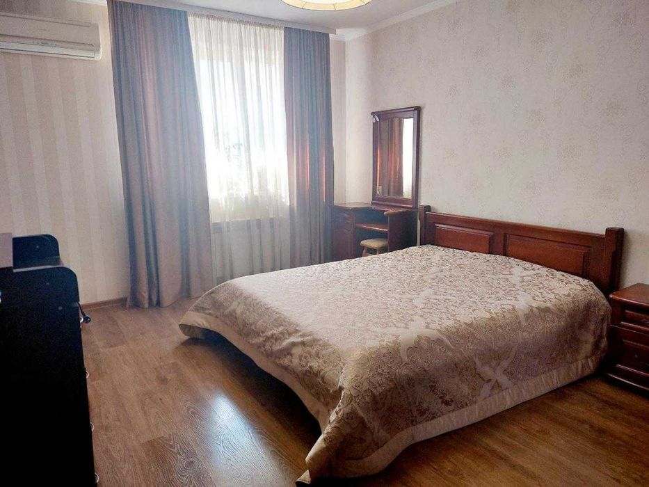 БЕЗ КОМІСІЇ! дуже велика 2 кімнатна квартира. ТОП локація