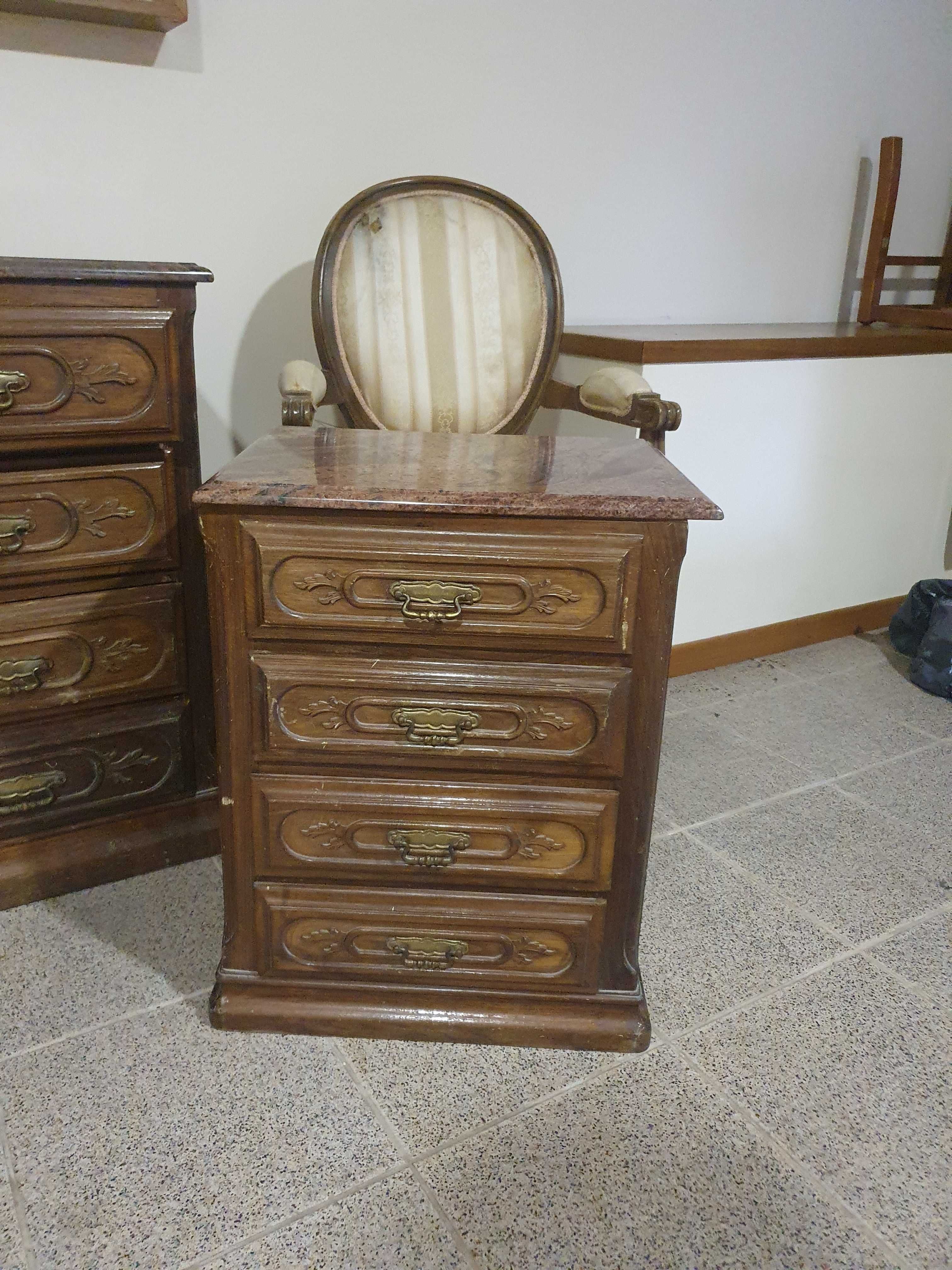 Conjunto comoda e mesas de cabeceira mármore, espelho e cadeira