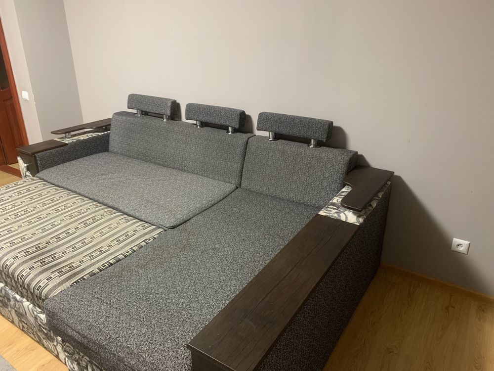Диван кутовий у гарному стані