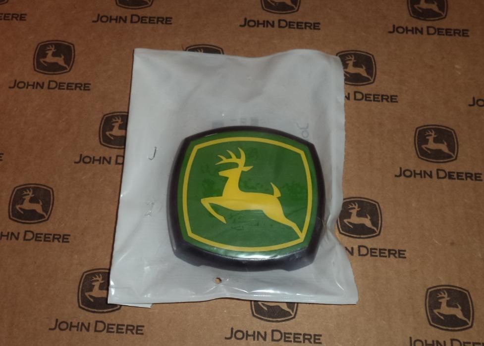 Logo John Deere w maskę L153813