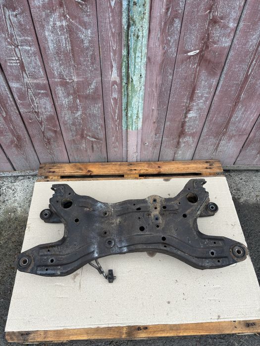 Передня балка Mitsubishi Grandis 2004-2011 роки