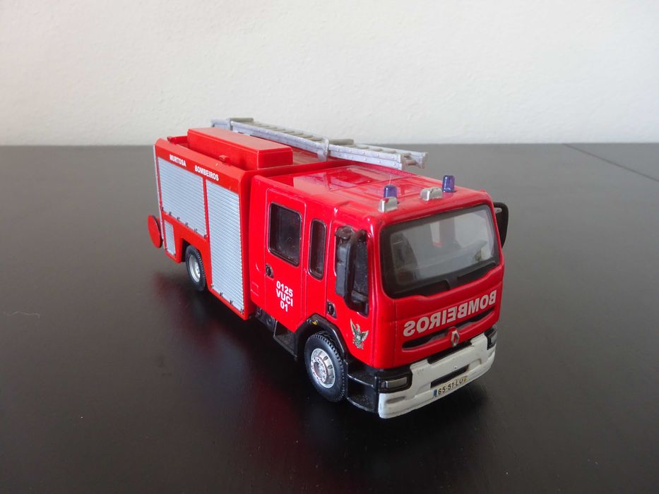 Conjunto 1:50 Burago INEM Mercedes e Bombeiros Renault