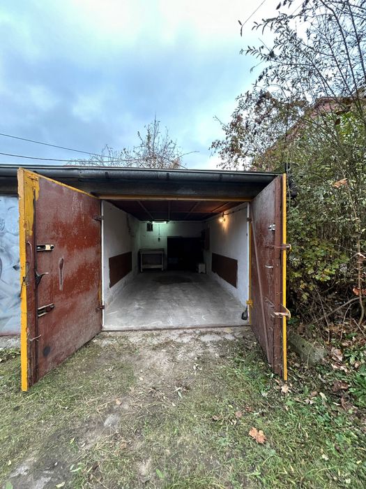 Garaż Księga Wieczysta Medyków Ligota obok szpitala UCK i Kolejowego