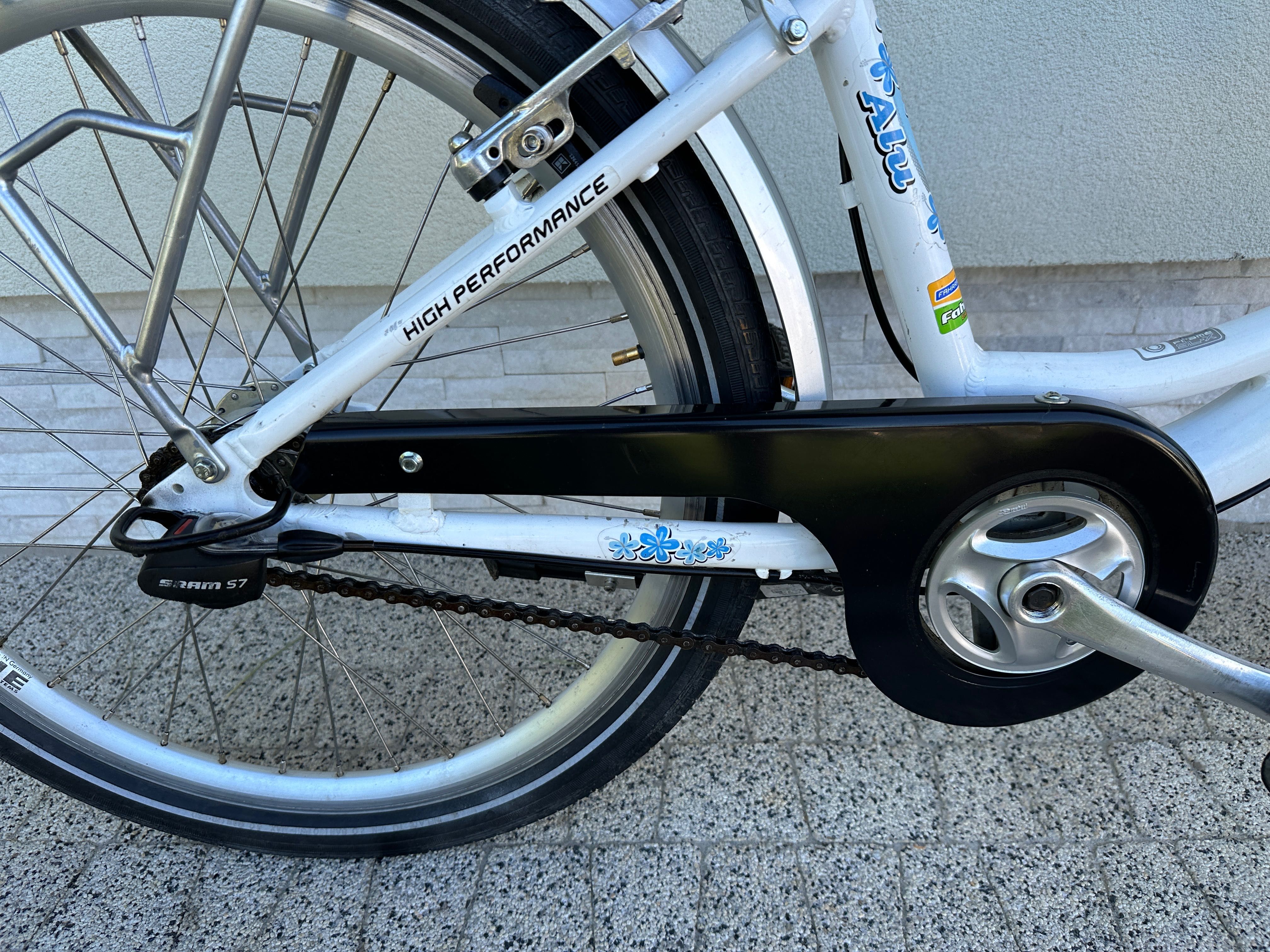 Rower PUKY - koła 24, aluminiowy, 7 biegów, prądnica w kole