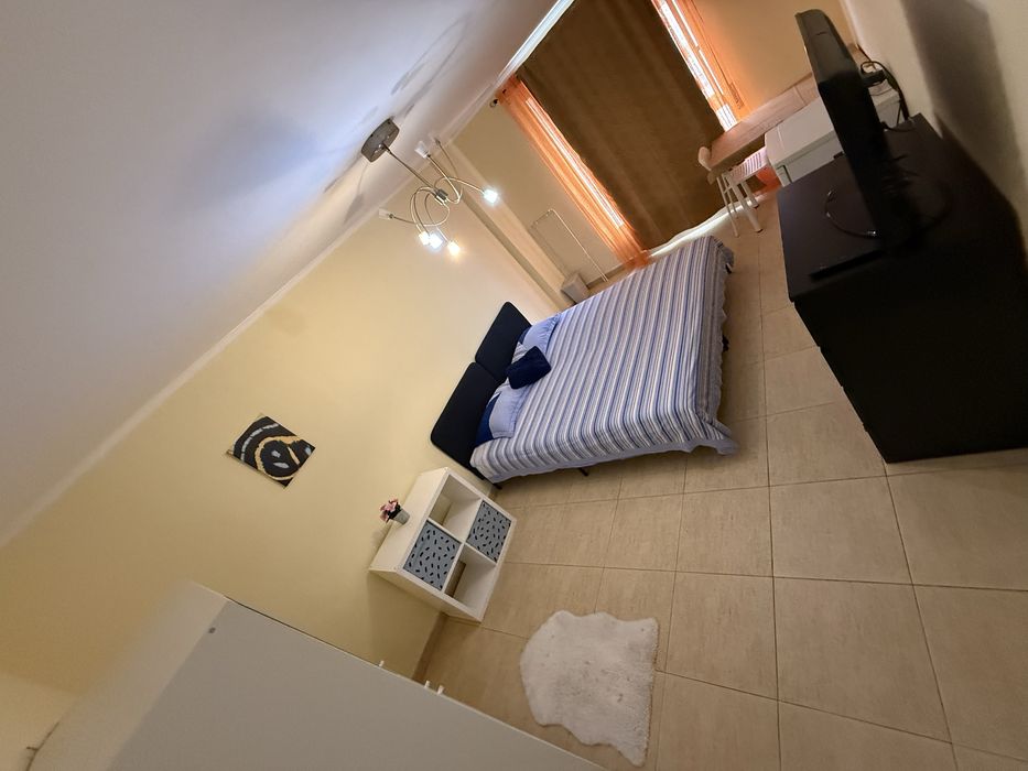 Quarto amplo p casal c/s filho em Queluz 600 m estação entrada 10/12