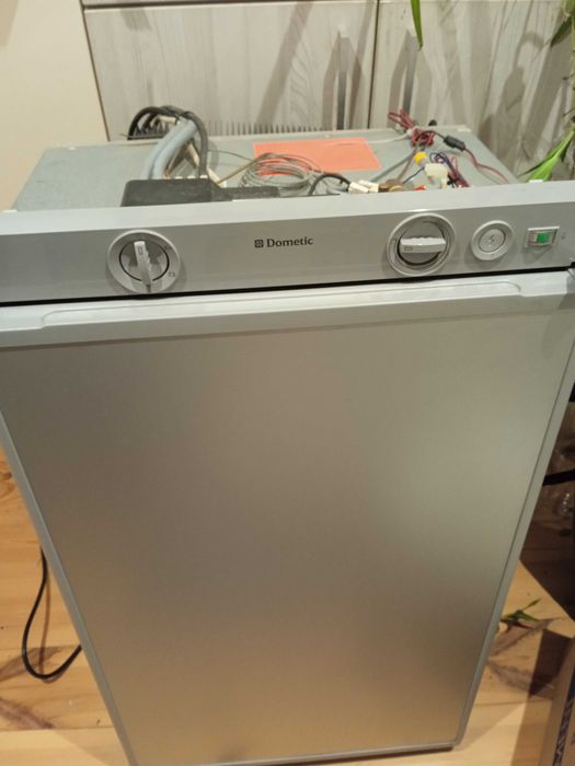 Автобудинок причіп дача кемпер кемпінг холодильник DOMETIC RM 5330