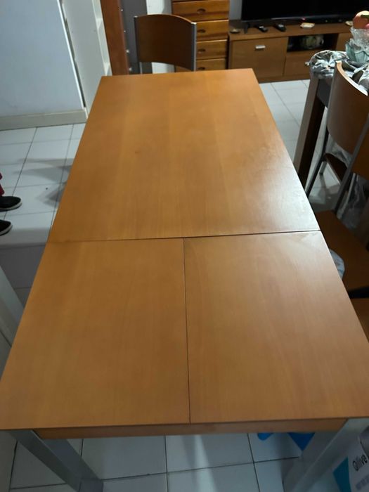 Mesa de Jantar castanha e cinzenta com 4 cadeiras