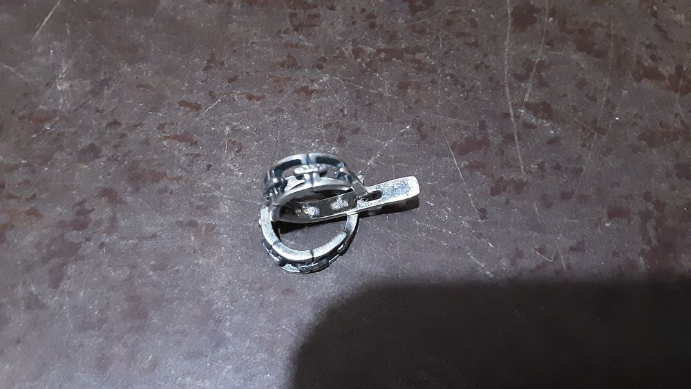 Серьги серебро продам.