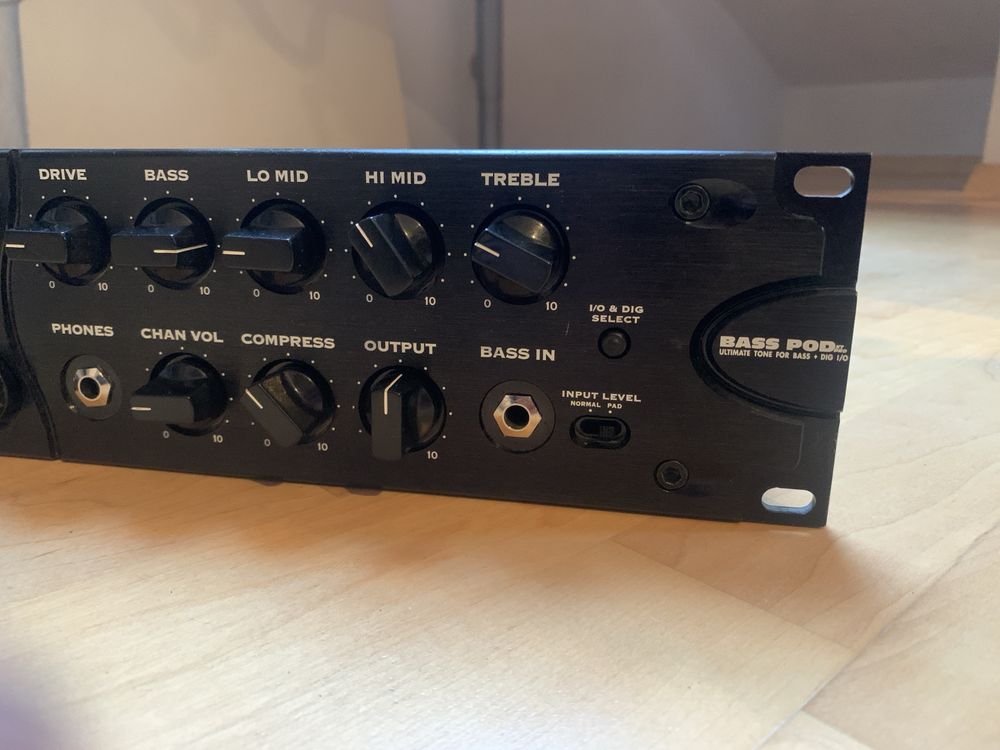 Line 6 Bass Pod XT Pro - preamp do gitary basowej