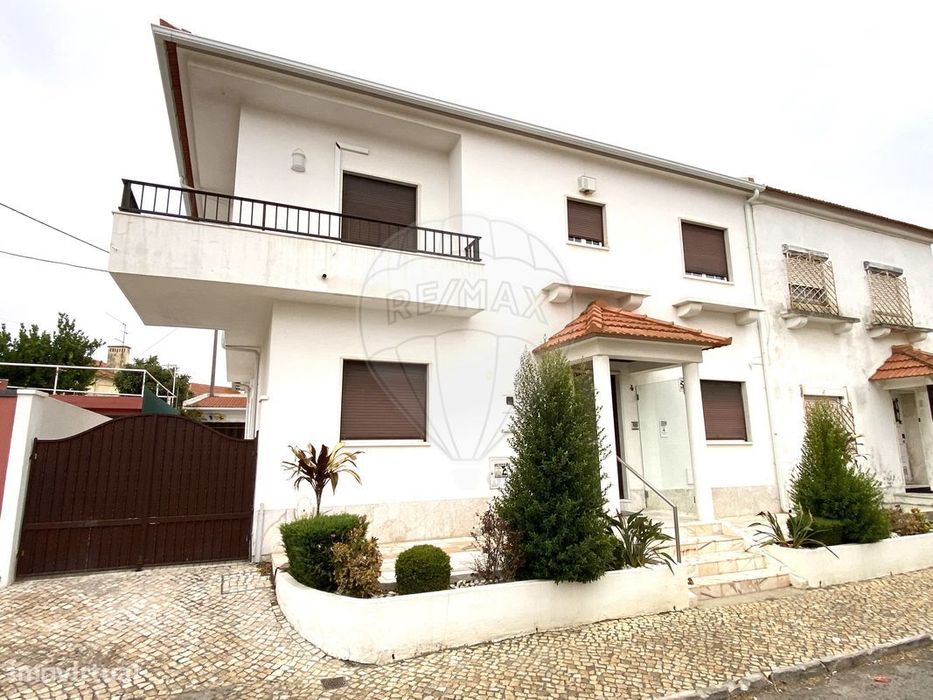 Moradia T4 para arrendamento