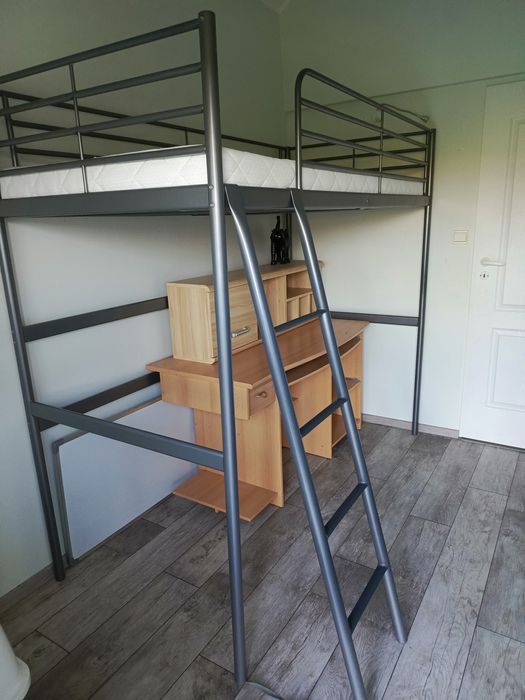 Łóżko na antresoli