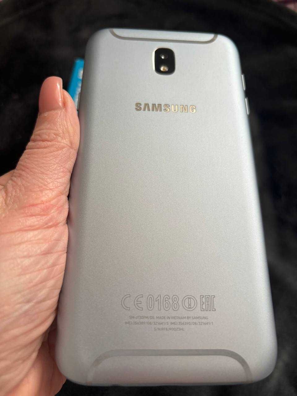 Телефон Samsung J7  2017