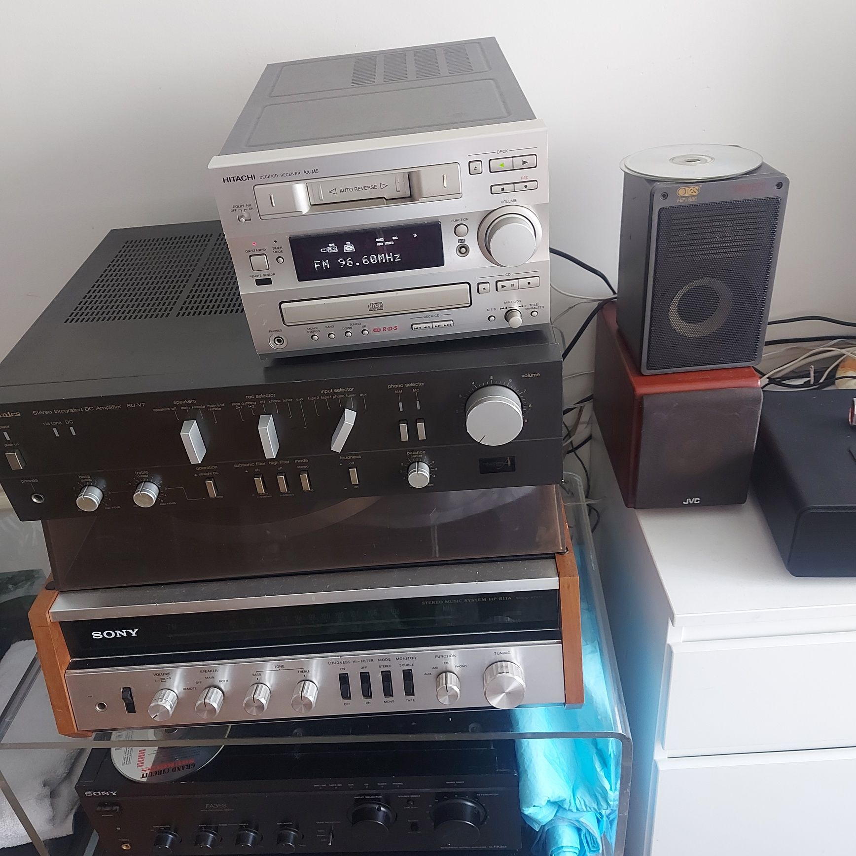 Itachi receiver  vintage