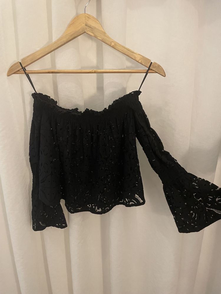 Blusa de renda preta Zara tamanho M