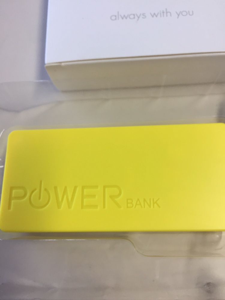 Power Bank em amarelo