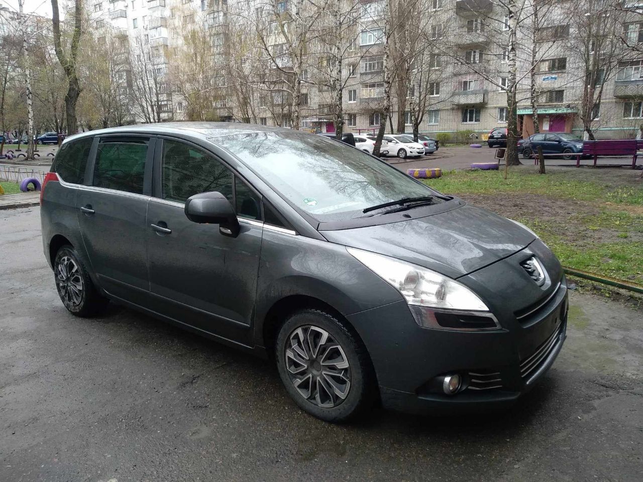 Peugeot 5008 2010 року