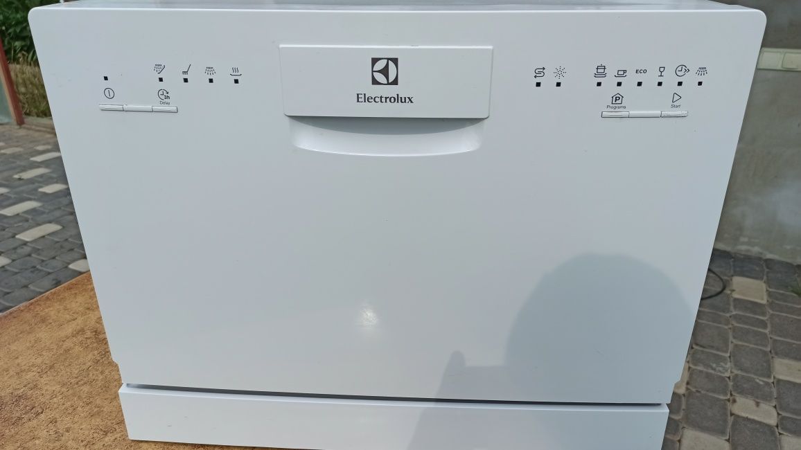 Посудомийна машина ELECTROLUX ESF 2440