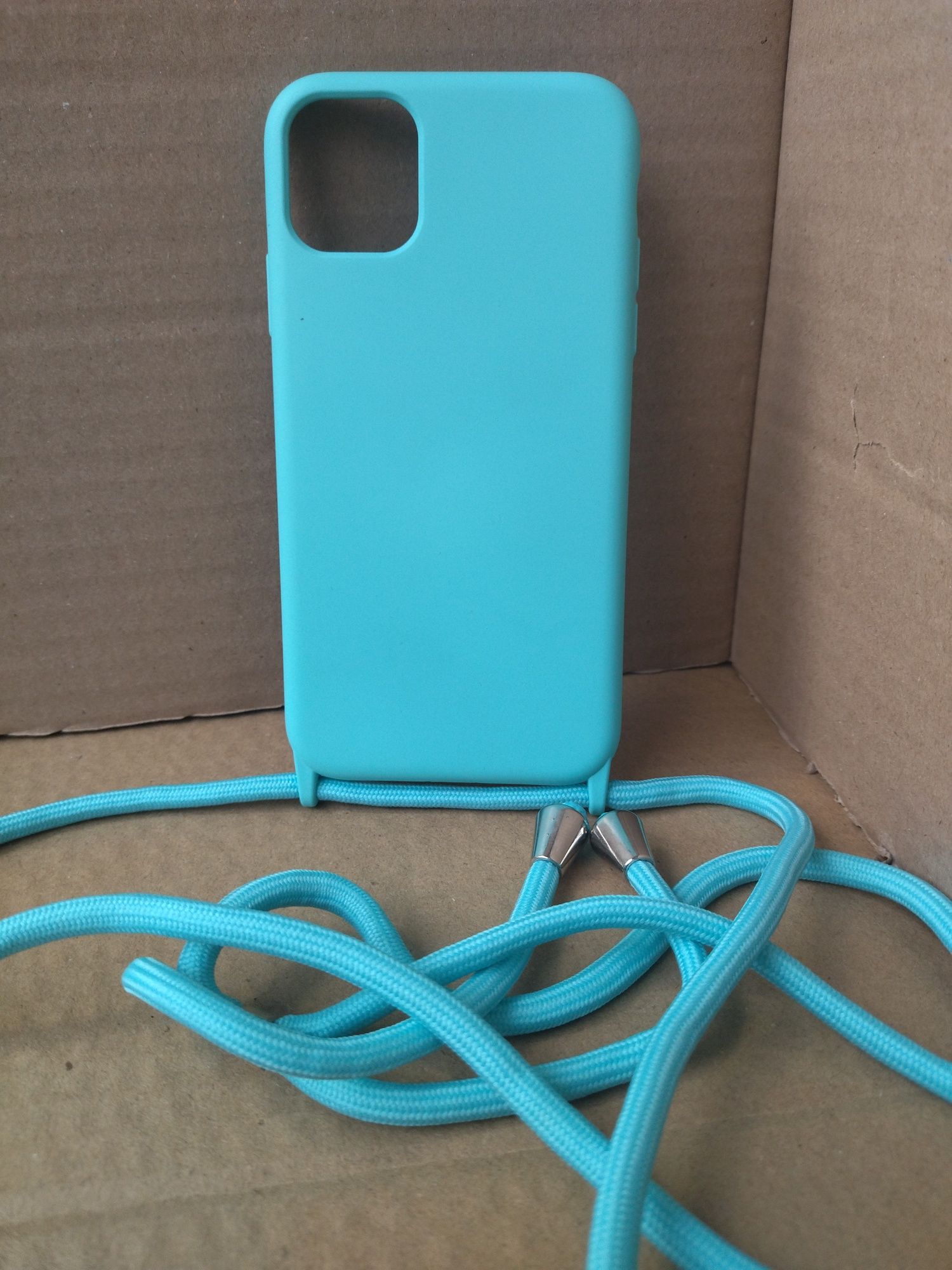 Etui do iPhone 11 ze smyczką (e28)