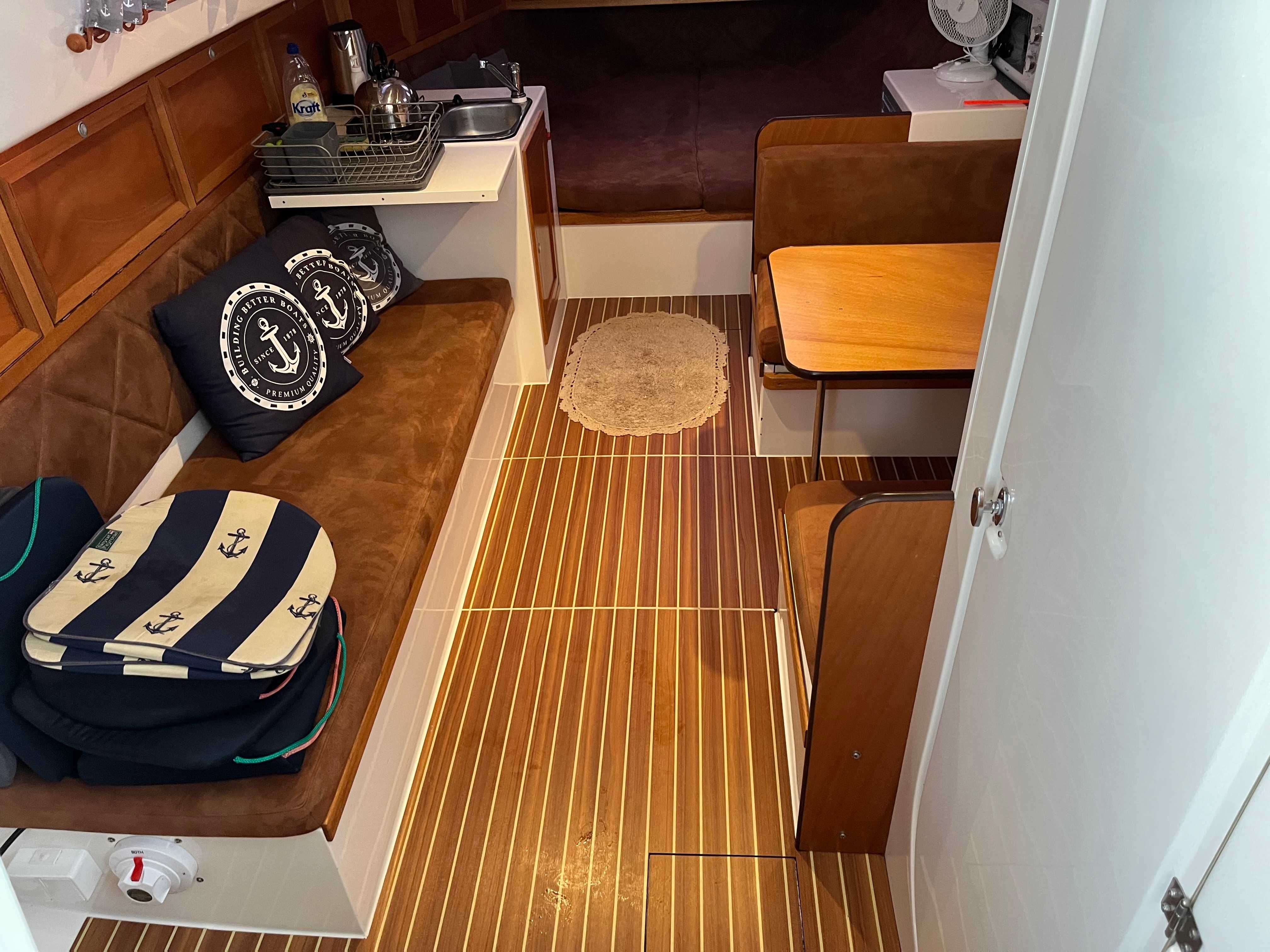 Czarter bez patentu houseboat jacht motorowy Gdańsk Pętla Żuławska