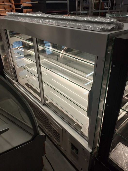 Lada cukiernicza Carina 1,4