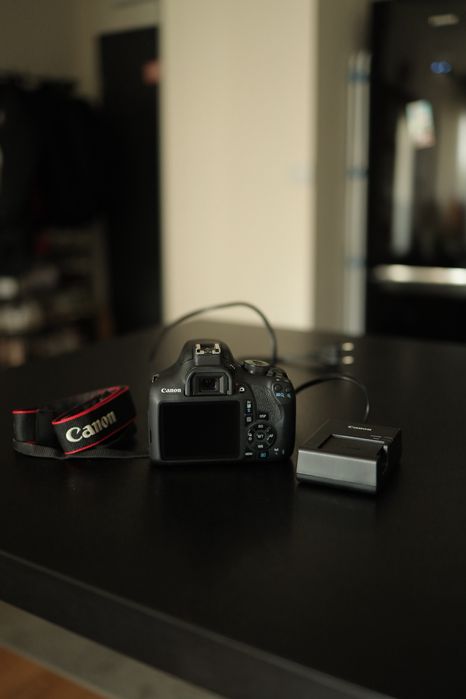 Canon 2000D + EF-S 18-55mm + Sigma Art 18-35mm – zestaw jak nowy