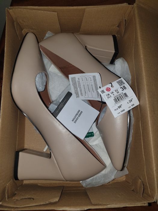 Туфлі нові бежеві