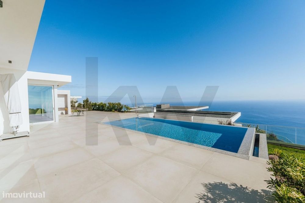 Moradia de Luxo completamente mobilada e equipada situada numa falésia