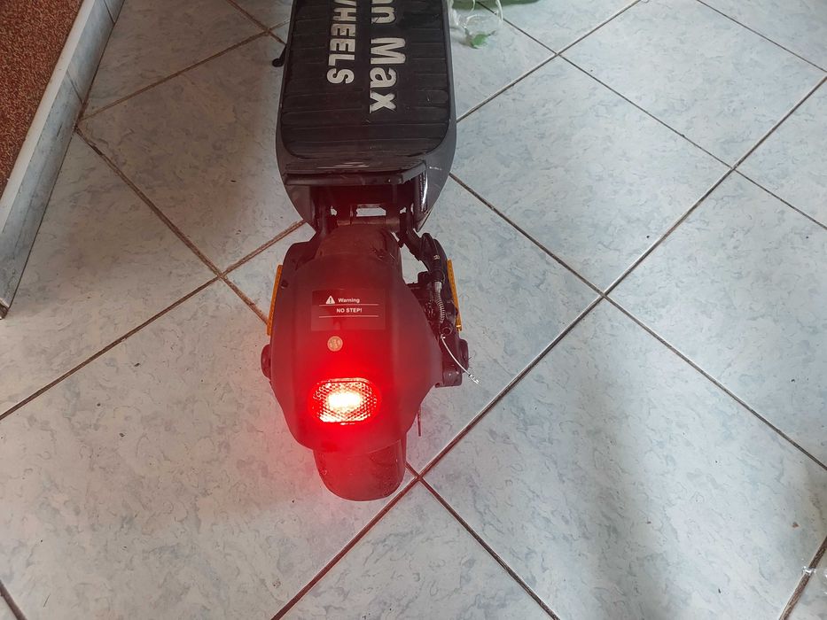 Hulajnoga elektryczna E-wheels E2S V2