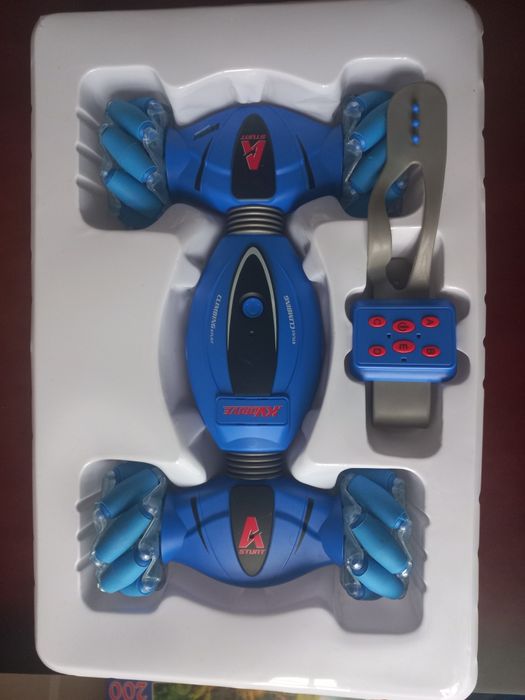 Машинка на керуванні від браслета