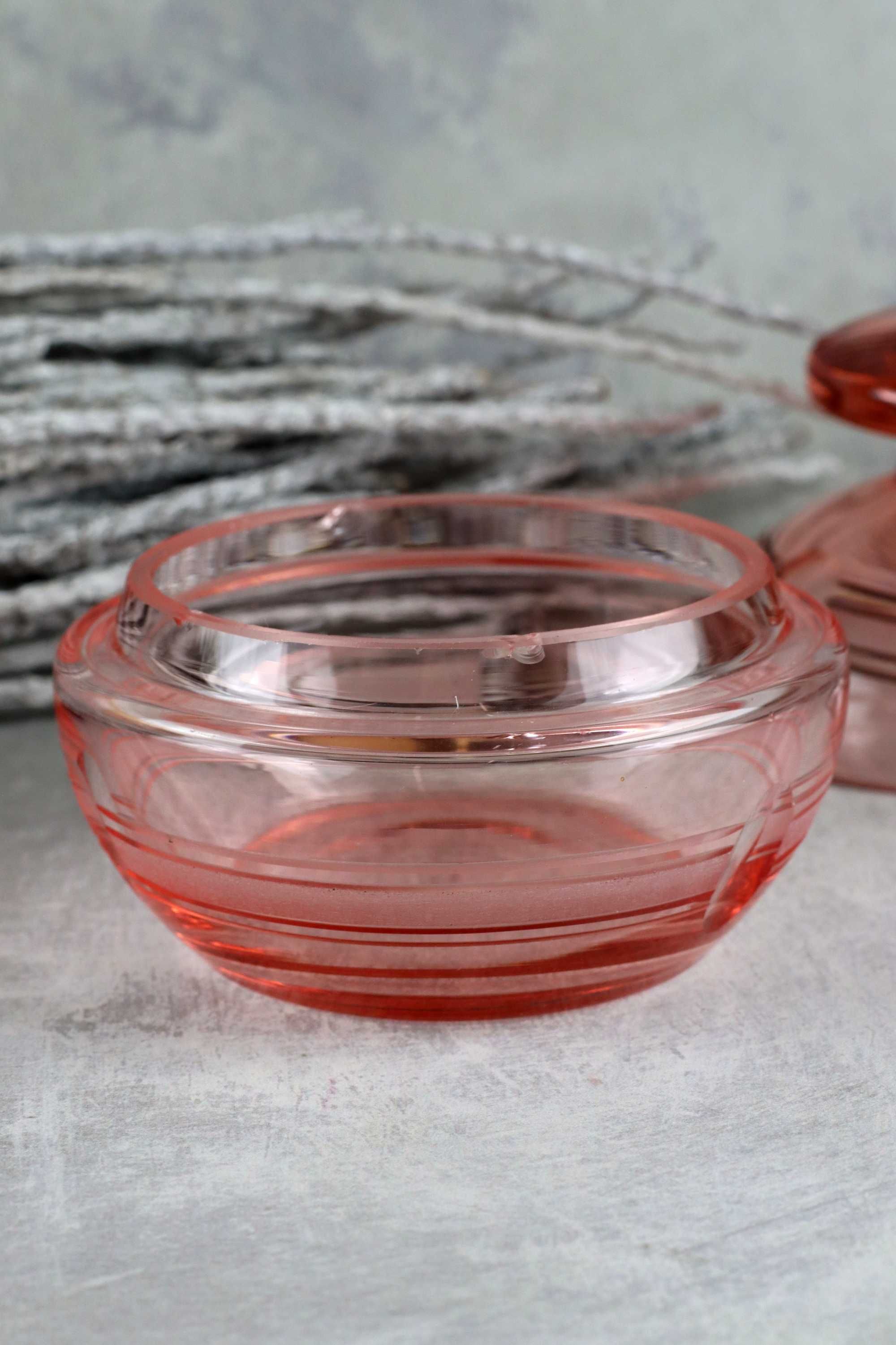 Szklana różowa bombonierka szkło prl vintage stare