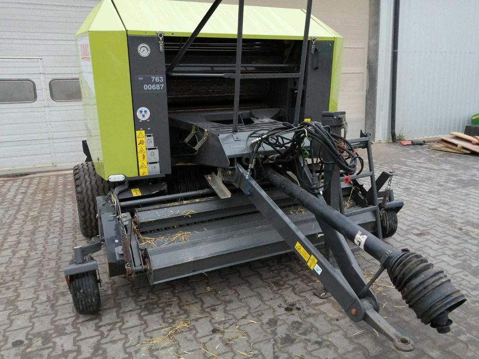 Claas rollant 374  prasa