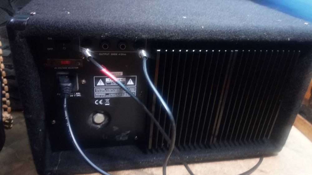Активний мікшерний пульт SoundKing AE 101EE.