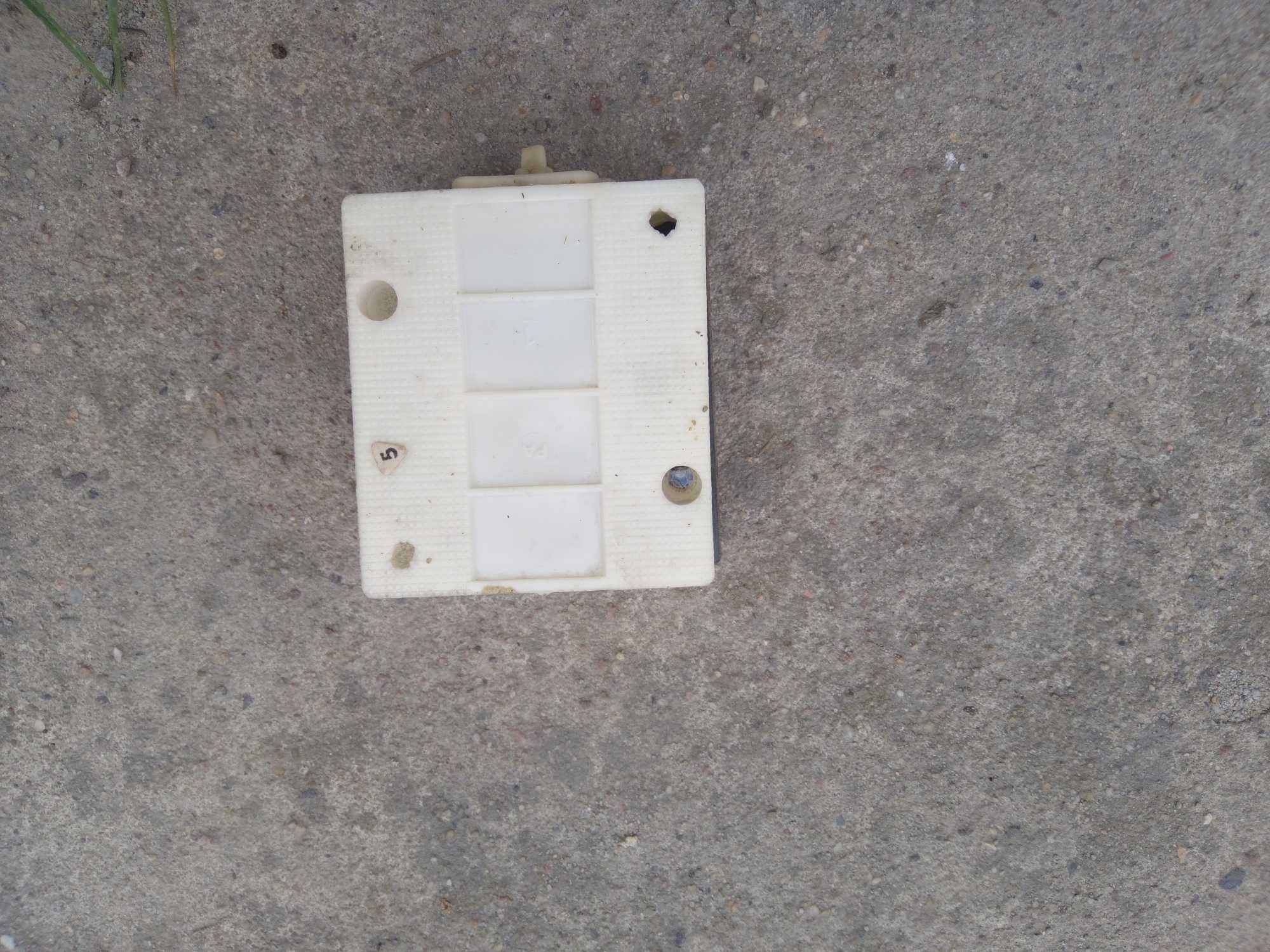 Łącznik włącznik światła elektryczny podwójny Ospel natynkowy PRL