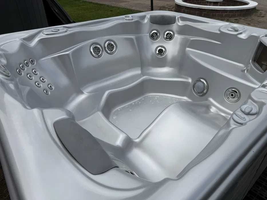 Jacuzzi Hotspring outlet