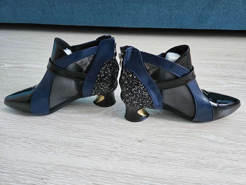 Modne damskie buty z siateczką i kryształkami