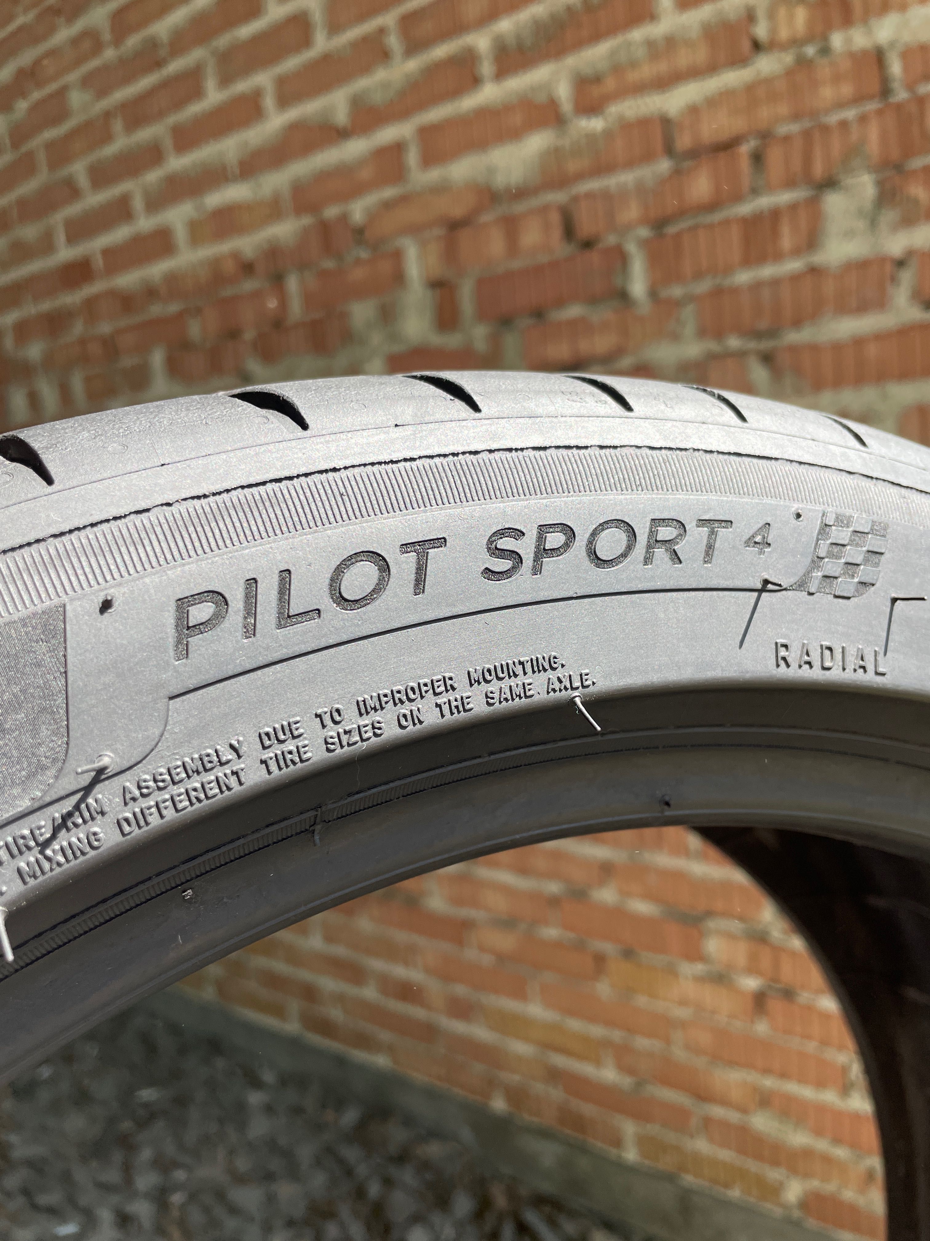 225/45 R19 MICHELIN PILOT SPORT 4 Топ-модель! Літо 235 245 255 / 40 50
