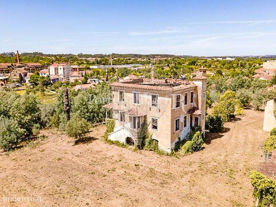 Quinta Centenária com Potencial Único a 15 Minutos de Coimbra