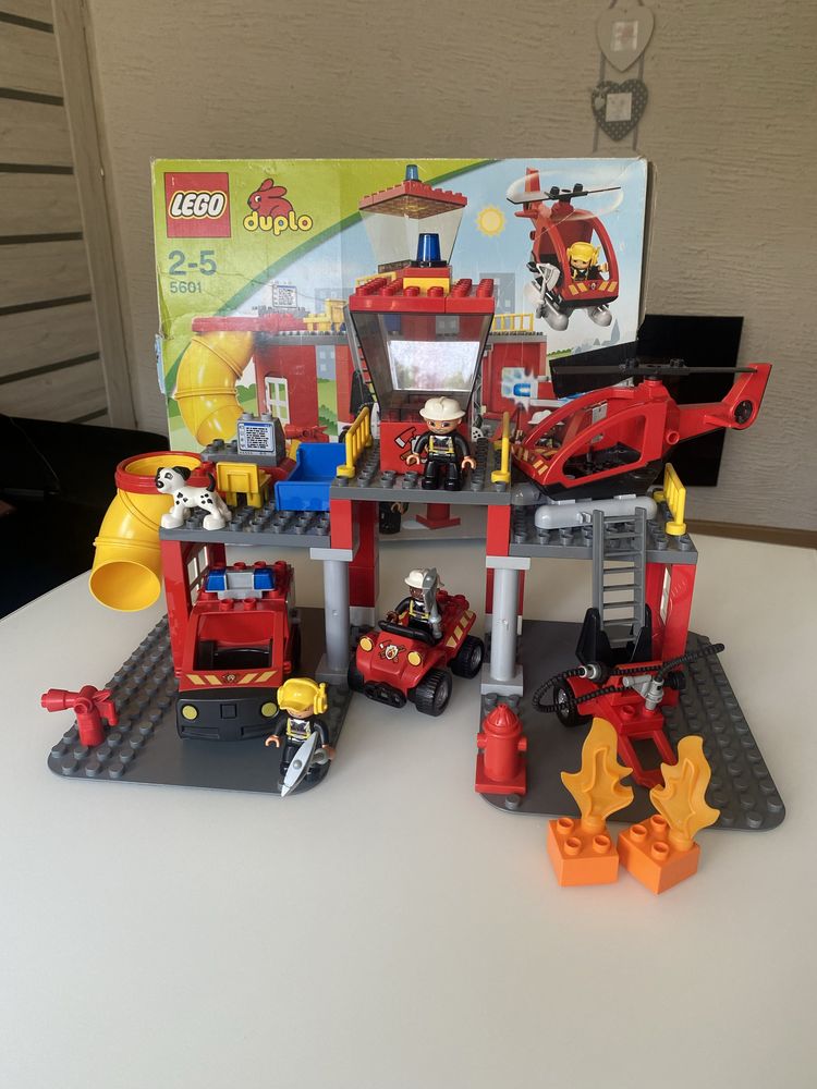 Lego Duplo 5601 remiza strażacka - baza, pojazdy, figurki, akcesoria
