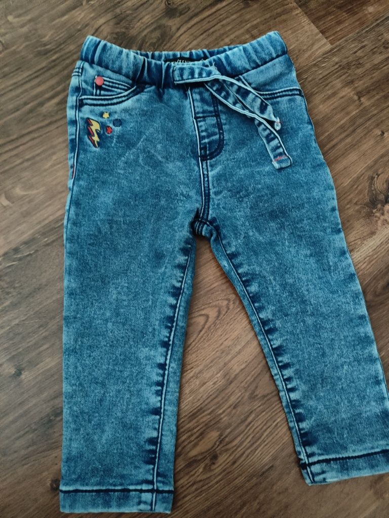 Spodenki jeansowe dla małej dziewczynki