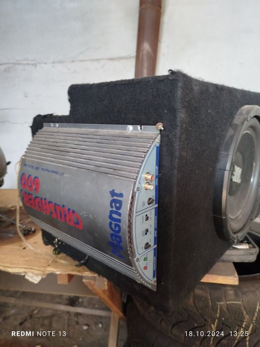 Продам сабвуфер jbl с уселителем