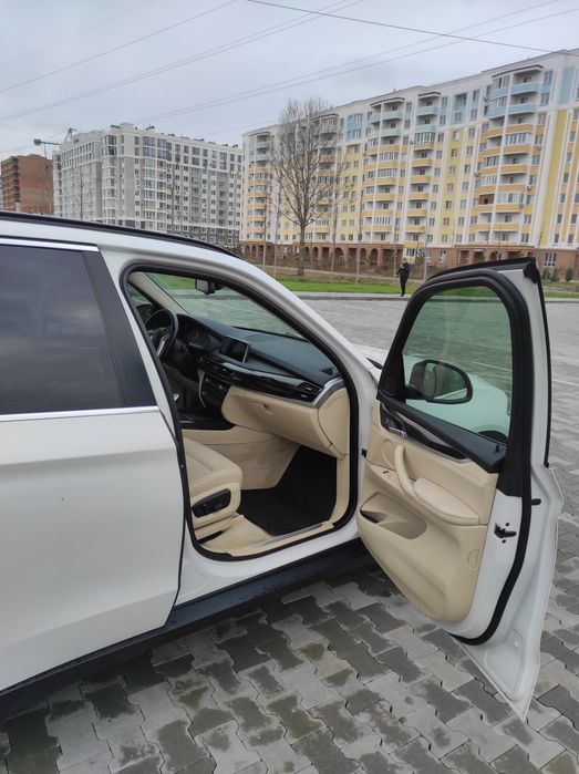 Автомобіль BMW X5