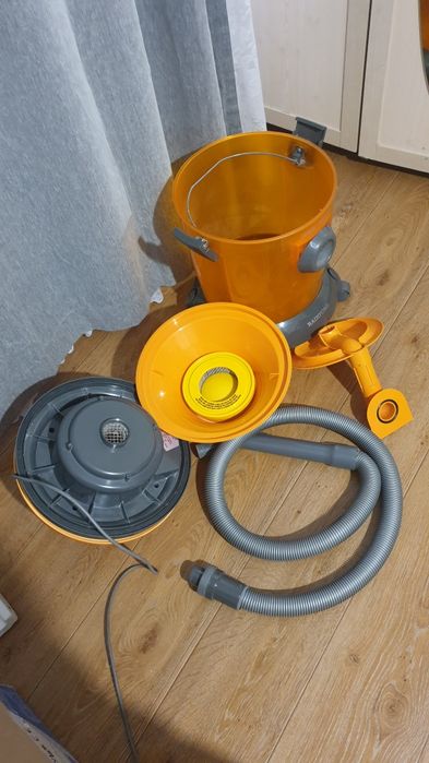 Продам бытовой пылесос.