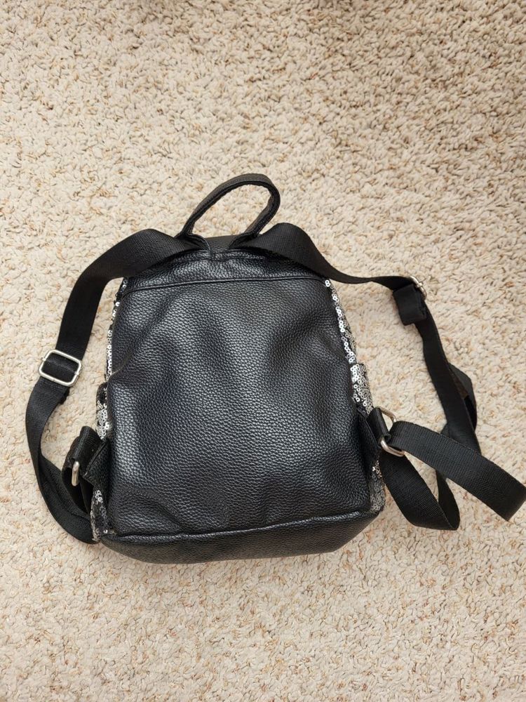 Небольшой рюкзак с пайетками экокожа Звёзды