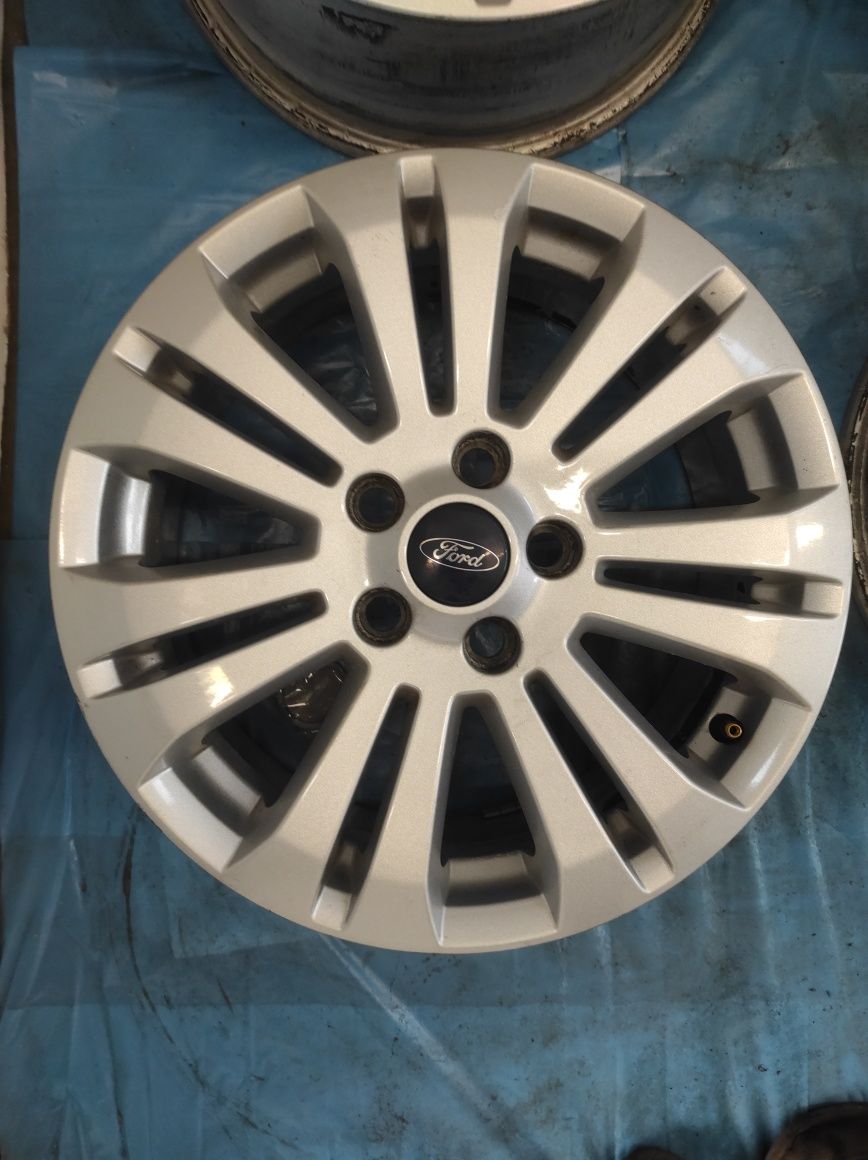 553 Felgi aluminiowe ORYGINAŁ FORD R 16 5x108 otwór 63,3