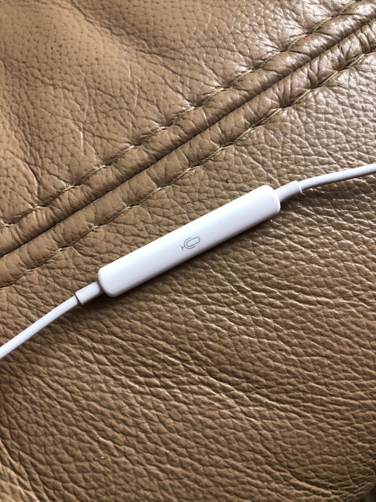 Навушники Apple провідні