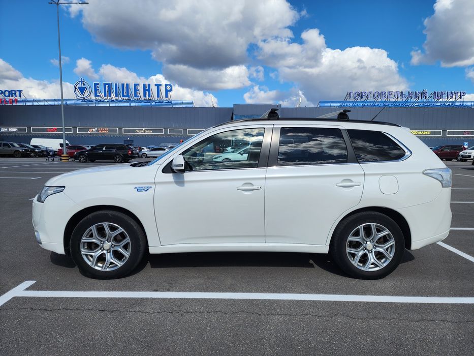 Mitsubishi Outlander PHEV 2014, +ГБО
