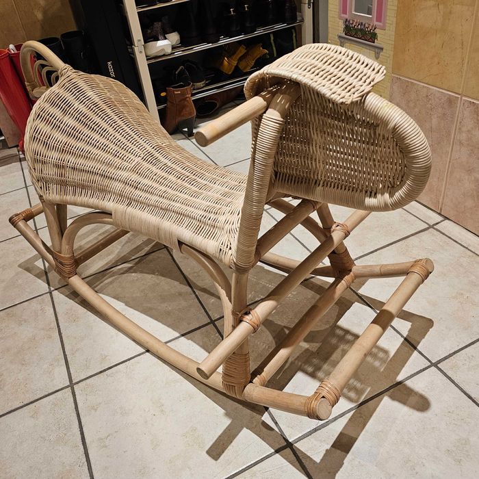 pleciony konik na biegunach Miloo Home