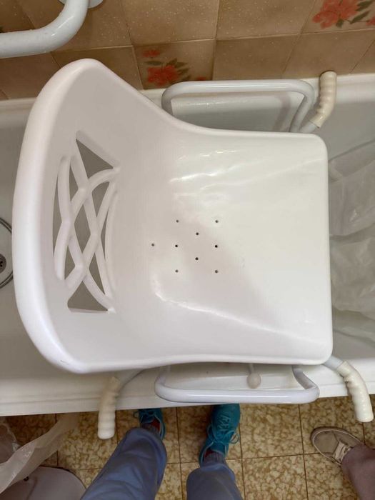 Cadeira rotativa para banheira