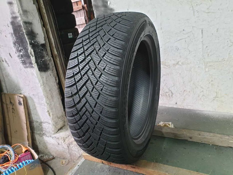 Opona pojedynka zimowe 225/55R17 7,9mm Hankook Winter I'cept RS3 2024r