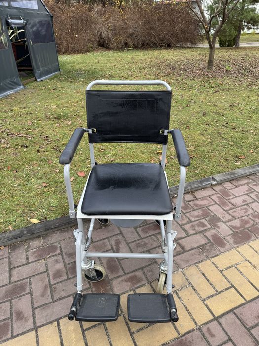 Німеччина! Крісло-каталка з санітарним обладнанням крісло туалет